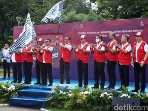 Momen Menhub Lepas Touring Kendaraan Listrik Jakarta-Bali