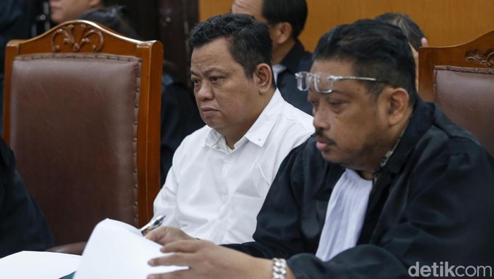 Sidang lanjutan kasus pembunuhan berencana Brigadir J dengan terdakwa Bharada E, Kuat Maruf dan Bripka Ricky digelar di PN Jaksel hari ini. Begini momennya.