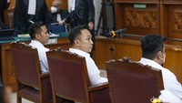 Pada sidang hari ini, Bharada Eliezer dipertemukan dengan Kuat Maruf dan Ricky Rizal untuk pertama kalinya dalam persidangan.