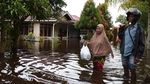 Motor-motor Ini Mogok Gegara Terobos Banjir di Singkawang