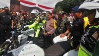 Panglima TNI, Jenderal Andika Perkasa didampingi Kapolri Jenderal Listyo Sigit Prabowo mengecek kesiapan pengamanan KTT G20 Bali. Foto: Nuranda Indrajaya