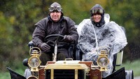 Mobil-mobil klasik itu melakukan perjalanan sekitar 100 km dari London ke Brighton. (Max Mumby/Getty Images)