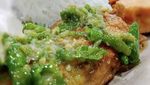 Pedas Nampol! 20 Ayam Cabe Ijo Enak Ada di Sini