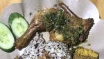 Pedas Nampol! 20 Ayam Cabe Ijo Enak Ada di Sini