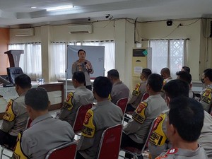 Agar Aduan Cepat Direspons, Bhabinkamtibmas Jaksel Wajib Buat Grup WA RW