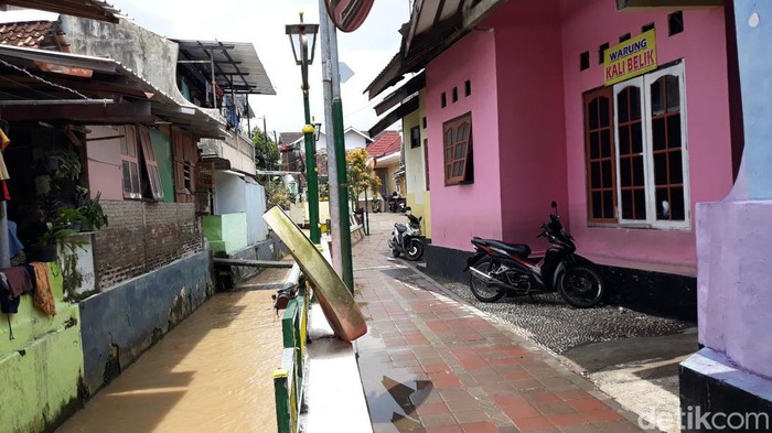 Permukinan di sekitar Kali Belik, Gondokusuman, Jogja, yang sempat kebanjiran pada Minggu (6/11). Foto diambil Senin (7/11/2022).