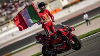 Ini menjadi gelar juara dunia pertama Bagnaia sepanjang kariernya di kelas primer MotoGP. Dia menjadi rider kedua Ducati yang berhasil merengkuh titel jawara. Steve Wobser/Getty Images