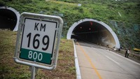 Terowongan ini kembar dan dibangun dengan teknologi khusus yakni New Austrian Tunneling Method (NATM) yang merupakan metode modern terowongan desain dan konstruksi mempekerjakan pemantauan canggih mengoptimalkan berbagai teknik penguatan dinding berbasis pada jenis batuan di daerah pegunungan yang ditemui saat penerowongan berlangsung.