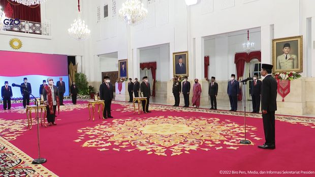Presiden Joko Widodo Memberikan Penganugerahan Gelar Pahlawan Nasional Tahun 2022. (tangkapan Layar Youtube Sekretriat Presiden)