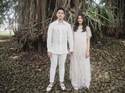 7 Foto Prewedding Terbaru Kaesang & Erina, Latar Bukit Hingga Pohon Beringin