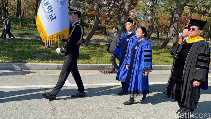 Puan Maharani menerima Doktor Honoris Causa (Dr Hc) dari Pukyong National University (PKNU). (Ahmad Toriq/detikcom).