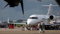 Menteri Transportasi Mark Harbers mengatakan kepada parlemen bulan lalu bahwa kantornya tidak dapat mengendalikan pertumbuhan lalu lintas jet pribadi, dan pemerintah sedang mempertimbangkan apakah akan memasukkan masalah ini dalam kebijakan iklimnya.