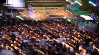 Dalam aksi tersebut warga mengkritik pemerintahan Korea Selatan yang dinilai kurang tanggap dalam menangani bencana.