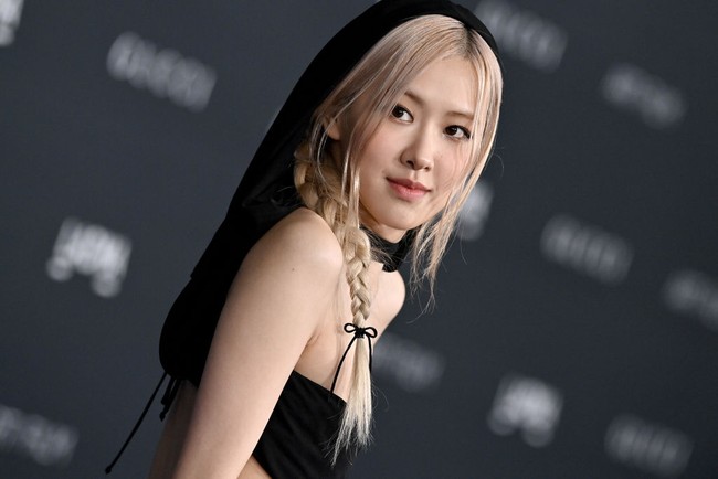 Selain Rose BLACKPINK, ada pula aktor Korea Lee Byung Hun, sutradara Park Chan Wook dan pasangan artis Go So Young dan Jang Dong Gun yang menjadi tamu spesial LACMA Art Film Gala. Foto: Getty Images