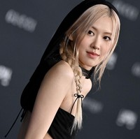 Selain Rose BLACKPINK, ada pula aktor Korea Lee Byung Hun, sutradara Park Chan Wook dan pasangan artis Go So Young dan Jang Dong Gun yang menjadi tamu spesial LACMA Art Film Gala. Foto: Getty Images