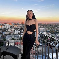 “Terima kasih ART+FILM gala @lacma telah mengundangku ke acara yang luar biasa. Dan tentu saja @ysl @anthonyvaccarello telah mendandaniku dengan gaun yang menakjubkan tadi malam ❤️” tulis Rose BLACKPINK saat membagikan foto-fotonya di Instagram. Foto: dok. Instagram @roses_are_rosie