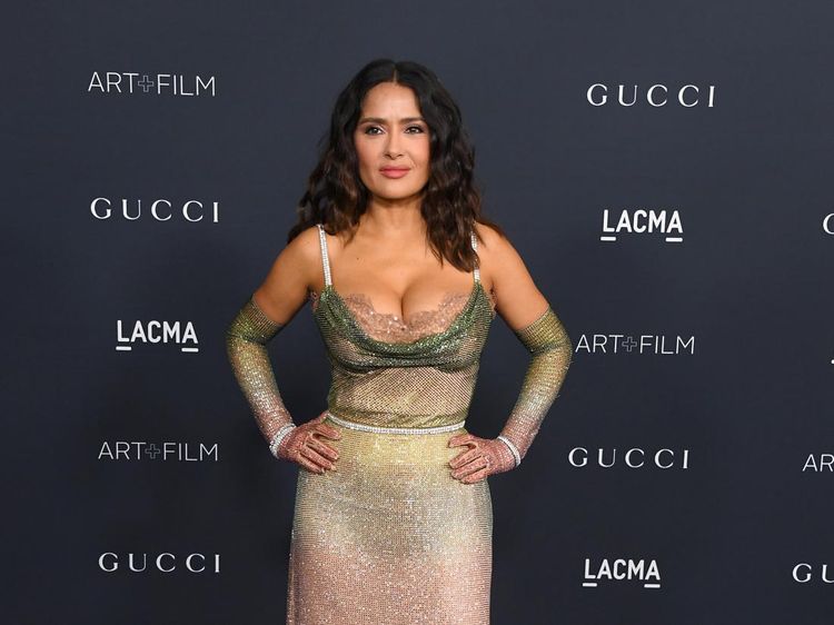 Semua Mata Tertuju pada Salma Hayek