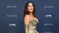 Banyak yang datang dengan penampilan memukau dan mempesona, Salma Hayek adalah salah satu favoritnya. Foto: FilmMagic/Steve Granitz