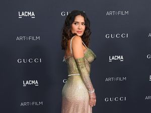 Salma Hayek Cerita Jadi Korban Predator Seks Hollywood