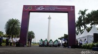 Puluhan peserta touring kendaraan listrik dilepas di kawasan Monas, Jakarta, Senin (7/11/2022).