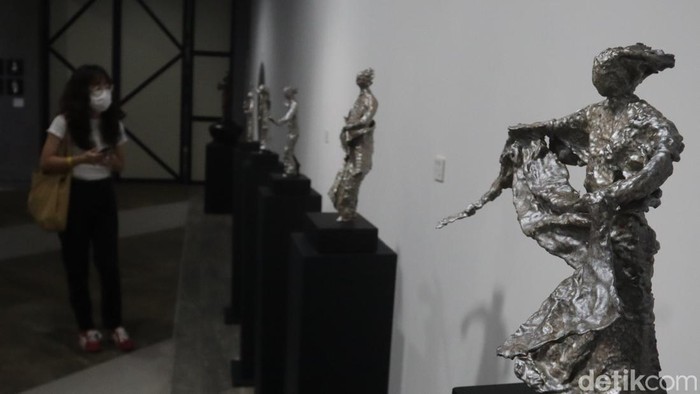 Sebanyak 38 patung karya Dolorosa Sinaga dipamerkan di Gallery Nu Art Culture Park, Bandung, Jawa Barat.