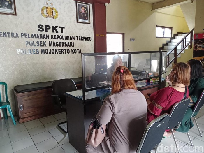 Sejumlah korban penipuan arisan online melapor ke Polres Mojokerto Kota
