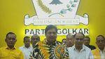 Semringah Airlangga Hartarto Silaturahmi dengan Relawan Jokowi