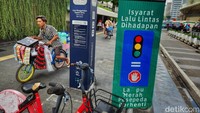 Menurut pantauan, marka jalan tersebut masih minim di sepanjang jalan Sudirman-Thamrin, hanya terlihat di pelican crossing Tosari dan pelican crossing Bundaran HI.