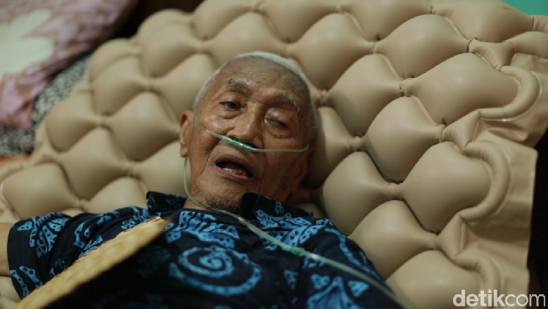 Sesepuh Reog Ponorogo Ahmad Tobroni atau Mbah Tobron Sesepuh Reog Ponorogo Ahmad Tobroni atau Mbah Tobron