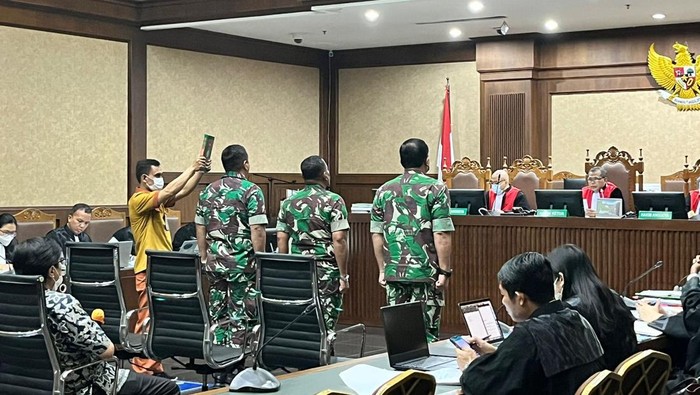 Sidang korupsi heli TNI AW-101