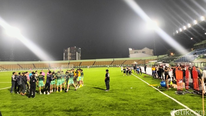 Skuad Persib Bandung kembali ke Stadion Siliwangi.