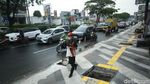 Sudah Kuduga! Trotoar Baru Margonda Dibajak Mobil hingga Motor