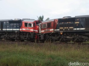 2 Kereta Api Tabrakan di Stasiun Rengas!