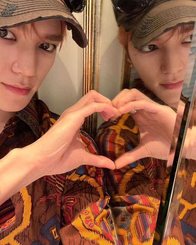 Di kolom komentar, banyak fans yang menyebut jika pemilik nama lengkap Lee Taeyong cocok jadi dosen hingga partner kondangan. Sementara yang lain mengkhawatirkan Taeyong tidak tahu cara pencucian Batik untuk pertama kali karena akan luntur.Foto: Instagram @taeoxo_nct