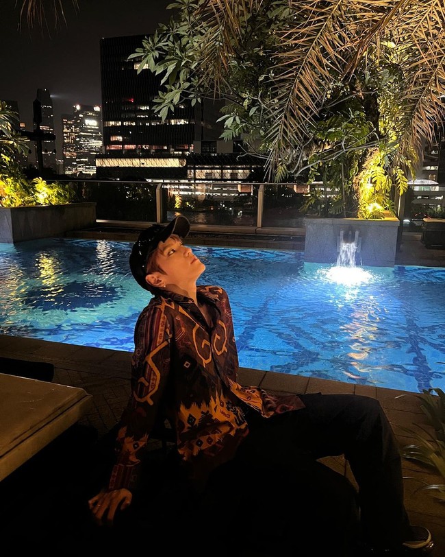 Dalam unggahannya, Taeyong pun menuliskan batik dan emoticon love. Ia kemudian menyebut Jerome Polin untuk mengucapkan terima kasih. Foto: Instagram @taeoxo_nct