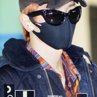 Ketika itu, Taeyong memadukannya dengan Oversized Distressed Jacket keluaran Balenciaga senilai $3.700 atau Rp 58 jutaan. Kemeja Hem Slimfit Batik Lengan Panjang Motif Horse of Sumba itu sendiri dijual Rp 400 ribuan. Karena banyaknya permintaan, brand Batik Keris tengah menerima pemesanan pre-order. Foto: Dok. Fansite