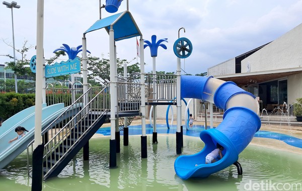 Ada juga O’Splash Water Playground yang hanya dikhususkan bagi anak dibawah usia 12 tahun. Tempatnya yang kecil namun terdapat seluncuran dan ember tumpah di dalamnya membuat anak-anak menjadi senang.