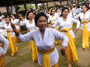 Tari Rejang Renteng: Aturan, Fungsi, dan Perlengkapannya