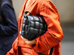 Cara Memakai Tas Ternyata Juga Dapat Pengaruhi Usia Baju, Bagaimana?