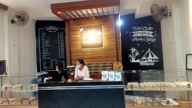 Toko Kompiang Komey Jl Frans Nala, Desa Batu Cermin, Labuan Bajo.
