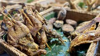 Warung Nasi Alam Sunda ini mengusung konsep prasmanan. Ada sekitar puluhan jenis lauk-pauk, sayur dan tumis yang bisa diambil sendiri oleh pengunjung. Foto: detikcom/Riska Fitria
