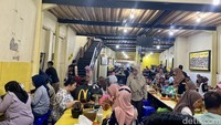 Warung Nasi Alam Sunda merupakan warung makan kuliner Sunda yang populer. Sudah banyak cabang di Jawa Barat. Dan kini sudah bisa dinikmati di Jakarta. Foto: detikcom/Riska Fitria