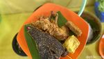 Raos Pisan! Makan di Warung Nasi Alam Sunda Bisa Nambah Nasi Sepuasnya