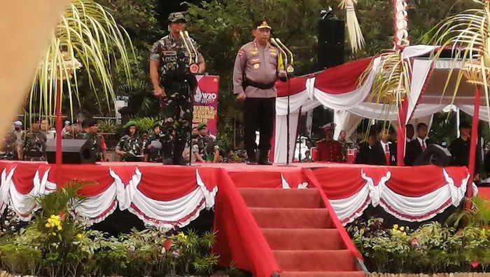 Panglima TNI Jenderal Andika Perkasa dan Kapolri Jenderal Listyo Sigit Prabowo saat menghadiri apel di Lapangan Niti Mandala Renon, Denpasar, Bali Senin (7/11/2022).