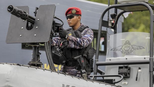 TNI mengikuti apel persiapan pengamanan KTT G20 mendatang di Denpasar, Bali, ,Senin (7/11/2022). Sebanyak 18.030 tim gabungan dari TNI-POlri akan mengamankan Konferensi Tingkat Tinggi (KTT) G20 Head of State and Government Summit pada 15-16 November 2022 mendatang di Nusa Dua, Bali. (Photo by Johannes P. Christo/Anadolu Agency via Getty Images)