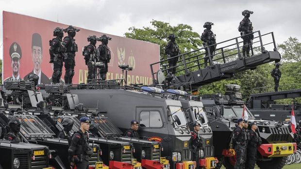 Polri mengikuti apel persiapan pengamanan KTT G20 mendatang di Denpasar, Bali, ,Senin (7/11/2022). Sebanyak 18.030 tim gabungan dari TNI-POlri akan mengamankan Konferensi Tingkat Tinggi (KTT) G20 Head of State and Government Summit pada 15-16 November 2022 mendatang di Nusa Dua, Bali. (Photo by Johannes P. Christo/Anadolu Agency via Getty Images)