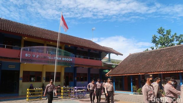 Atap SD Muhammadiyah Bogor, Playen, Gunungkidul, ambruk, Selasa (8/11/2022).