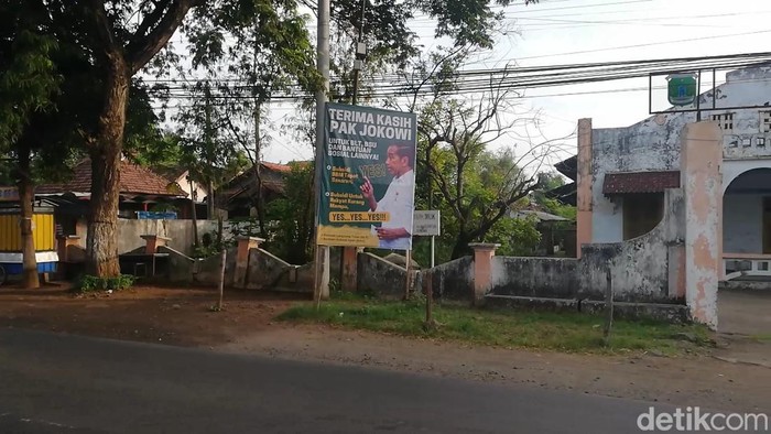 baliho jokowi di pasuruan