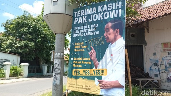Penampakan Baliho Terima Kasih Pak Jokowi yang Akan Dicopot Gibran