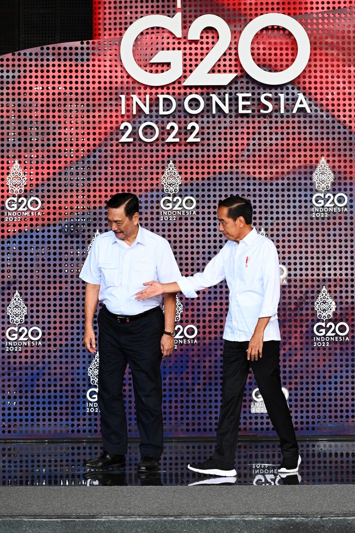 Bareng Luhut, Jokowi Ngetes 'Panggung' Pimpinan Negara KTT G20 di Bali Sepekan menjelang KTT G20, Presiden Jokowi datang ke Bali. Jokowi yang didampingi Luhut Binsar Pandjaitan mengecek kesiapan terakhir penyelenggaraan KTT G20.